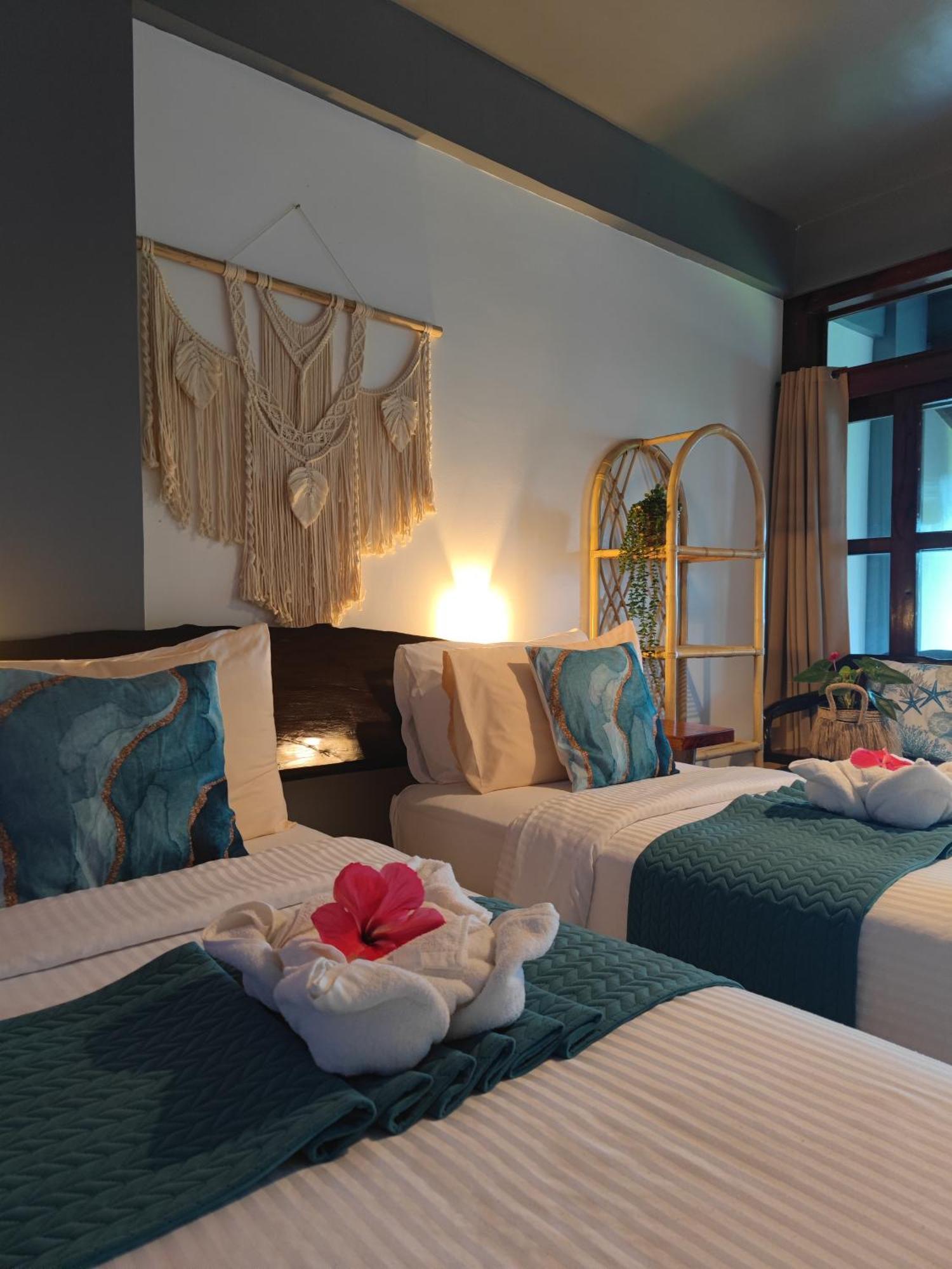 Daluyong Beach Resort 제너럴 루나 외부 사진